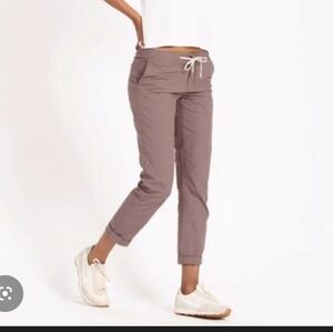 Vuori Women's Cropped Pants - Taupe